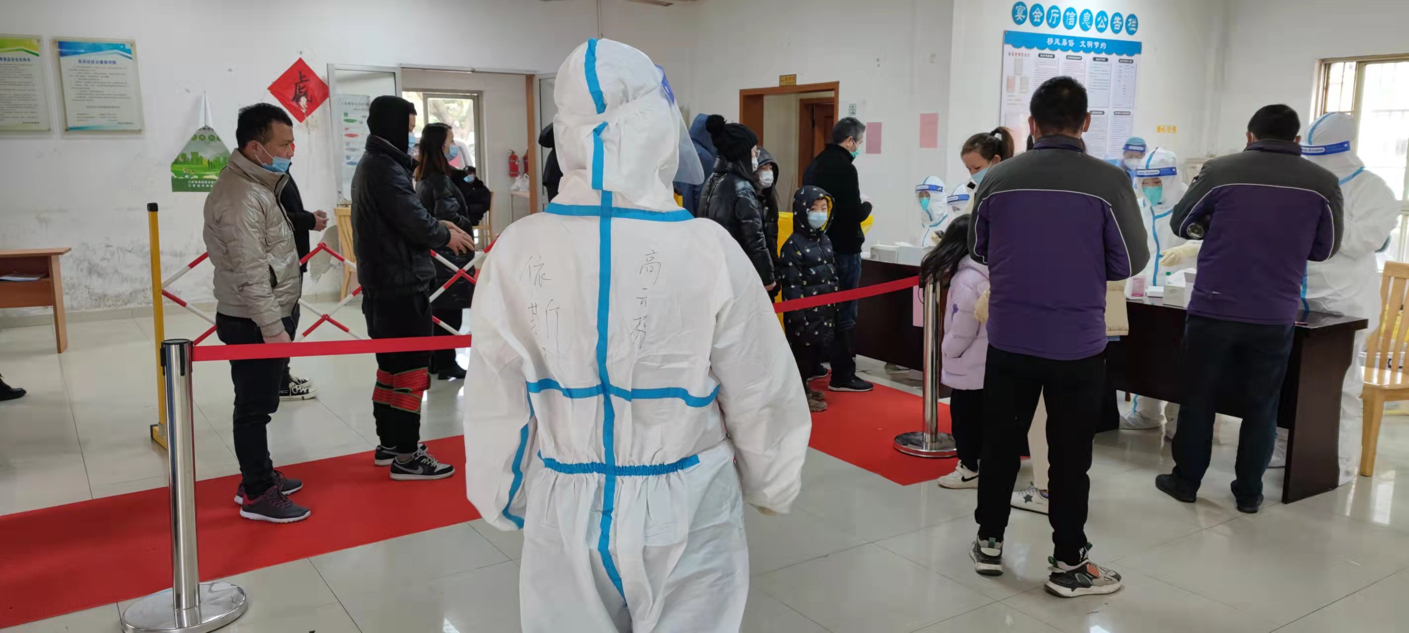 苏州妇联、园区妇工委联合15vip太阳集团为疫情防控一线人员送上慰问品